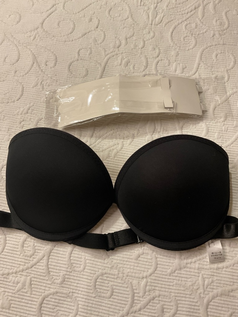 Strapless Black Push-Up Bra with clear straps. Small. NWT
